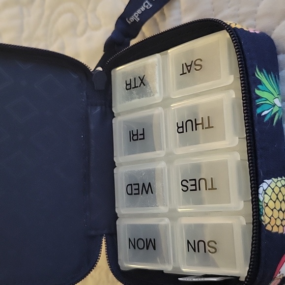 Vera Bradley Cotton Essential Travel Pill Case Pineapple print - Picture 6 of 8